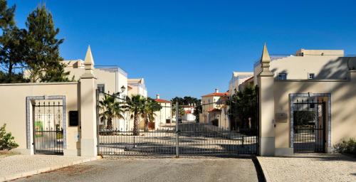 Praia Del Rey Beach Three Pools Amoreira portugal