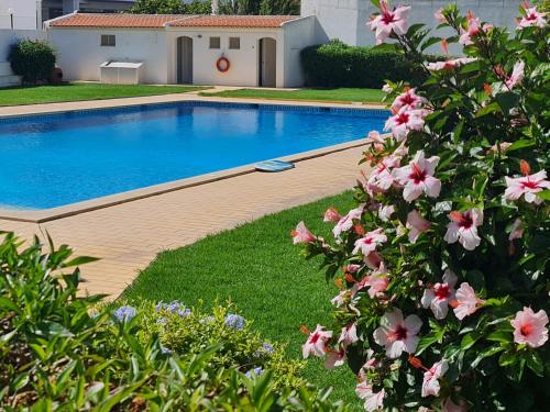 Praia Eulália with pool and 5 minutes from the beach Albufeira portugal