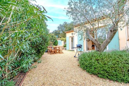 Pretty air-conditioned house with flower garden Le Plan-de-la-Tour france