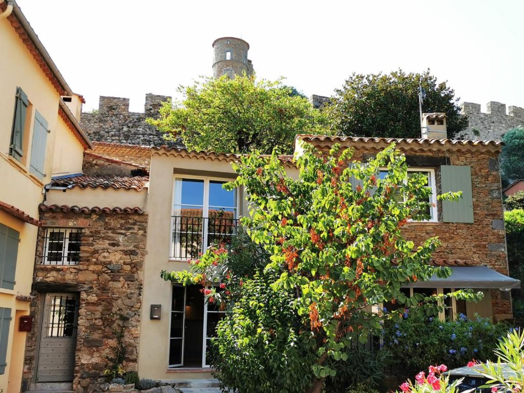 Maison de vacances Pretty Historical Village House 9 Rue de Clastre, 83310 Grimaud