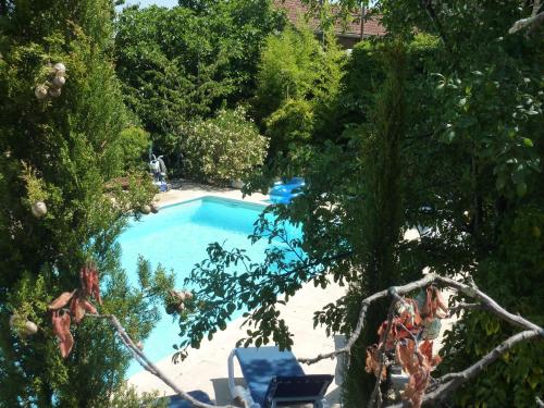 Pretty Holiday Home in Courry with Swimming Pool Courry france