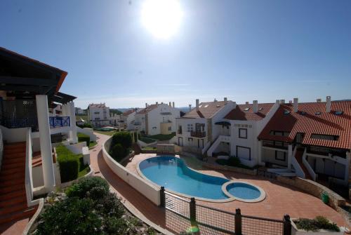 Pristine - 2 bedroom apartment with sea and pool views in the resort São Martinho do Porto portugal