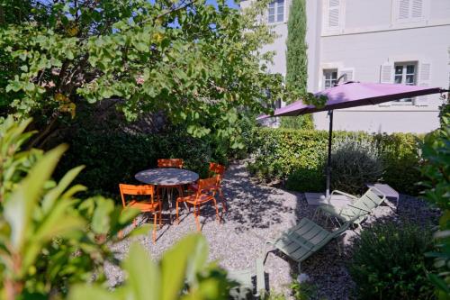 Private furnished apartment with all comfort has a garden in a green space Meyreuil france