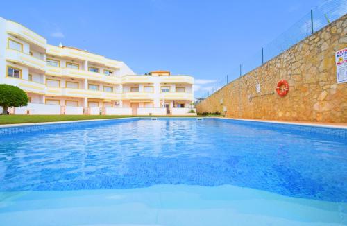 Private large terrace facing the swimming pool Guia portugal