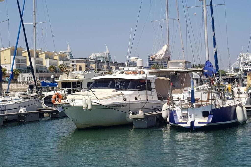 Bateau-hôtel Private yacht all confort: we love our guests Passeio Neptuno, 1990-193 Lisbonne