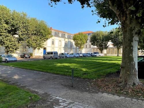 Appartement Proche cure thermale ,2 couchages 160, duplex 39m2 2 Quai aux Vivres appt 206 résidence Lafayette Rochefort