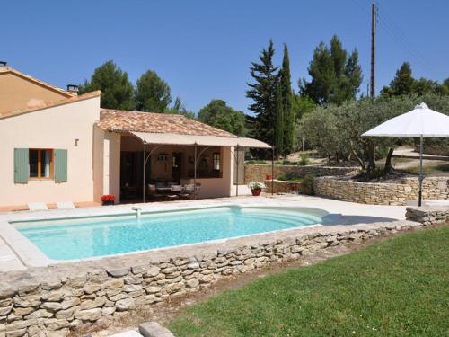 Provencal holiday home with private pool on 3000 m2 of garden in the middle of the Luberon Lagnes france