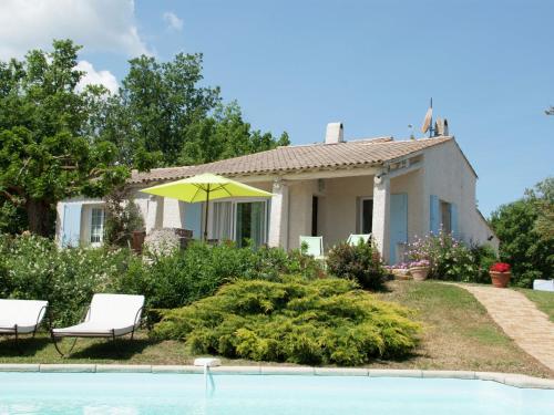 Maison de vacances Provencal villa with heated private pool and panoramic views 2 km from village  Céreste