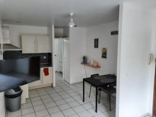 Appartement Proximite zone industrielle ,WIFI Netflix, Tout confort 4 Rue Ribaut Maubeuge