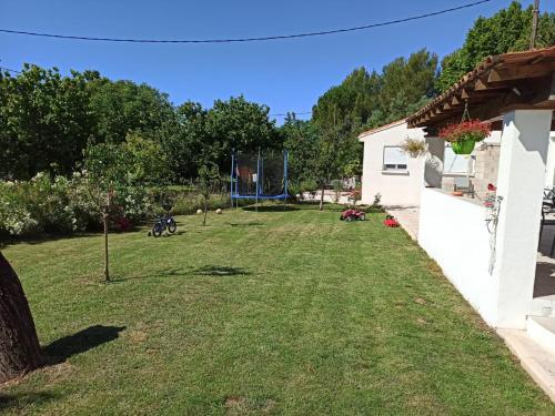 Pugetvilla Gîte Piscine partagée Puget-Ville france