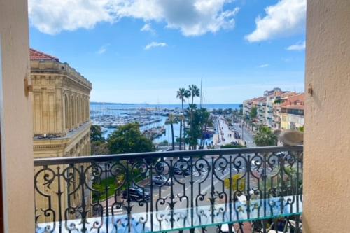 Quai St Pierre 2 bedrooms apt with sea view Cannes france