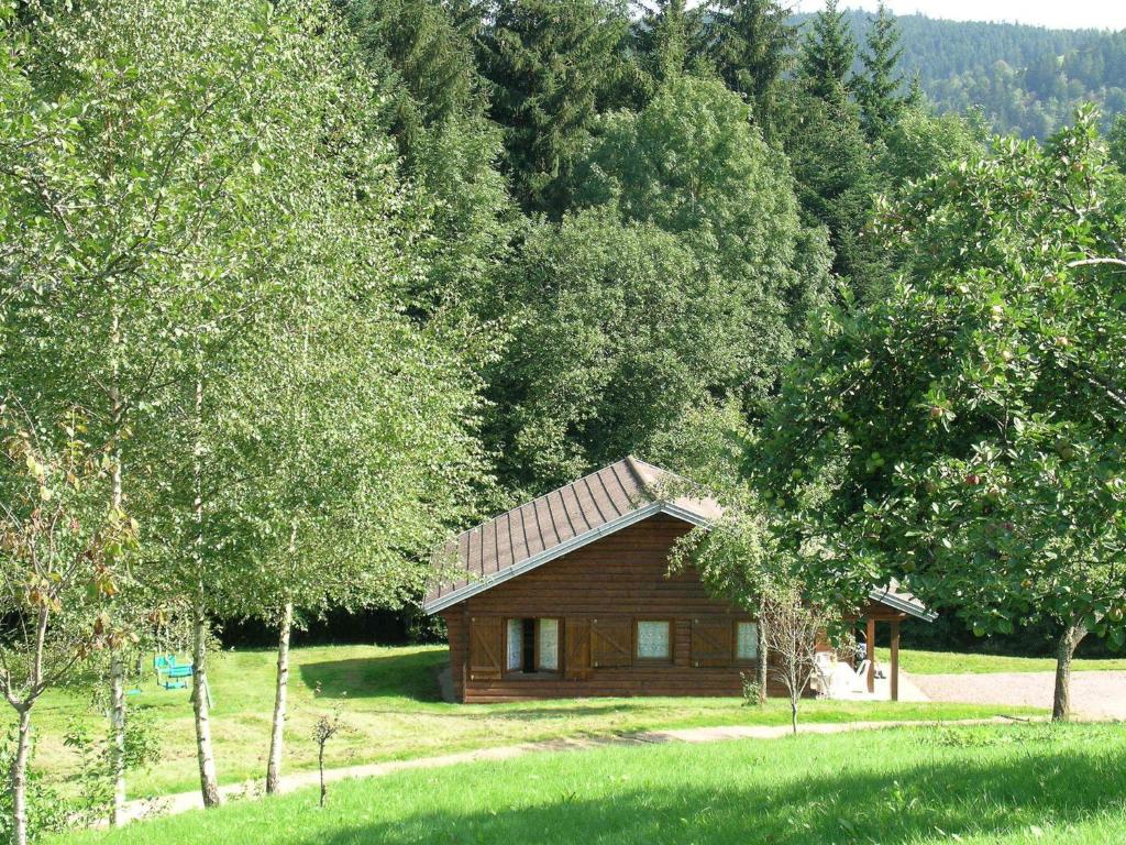 Chalet Quaint Chalet in Ventron with Roofed Terrace , 88300 Ventron