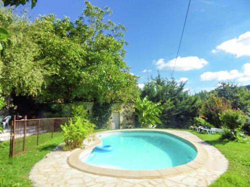 Quaint Holiday Home in Grives with Swimming Pool Sainte-Foy-de-Belvès france