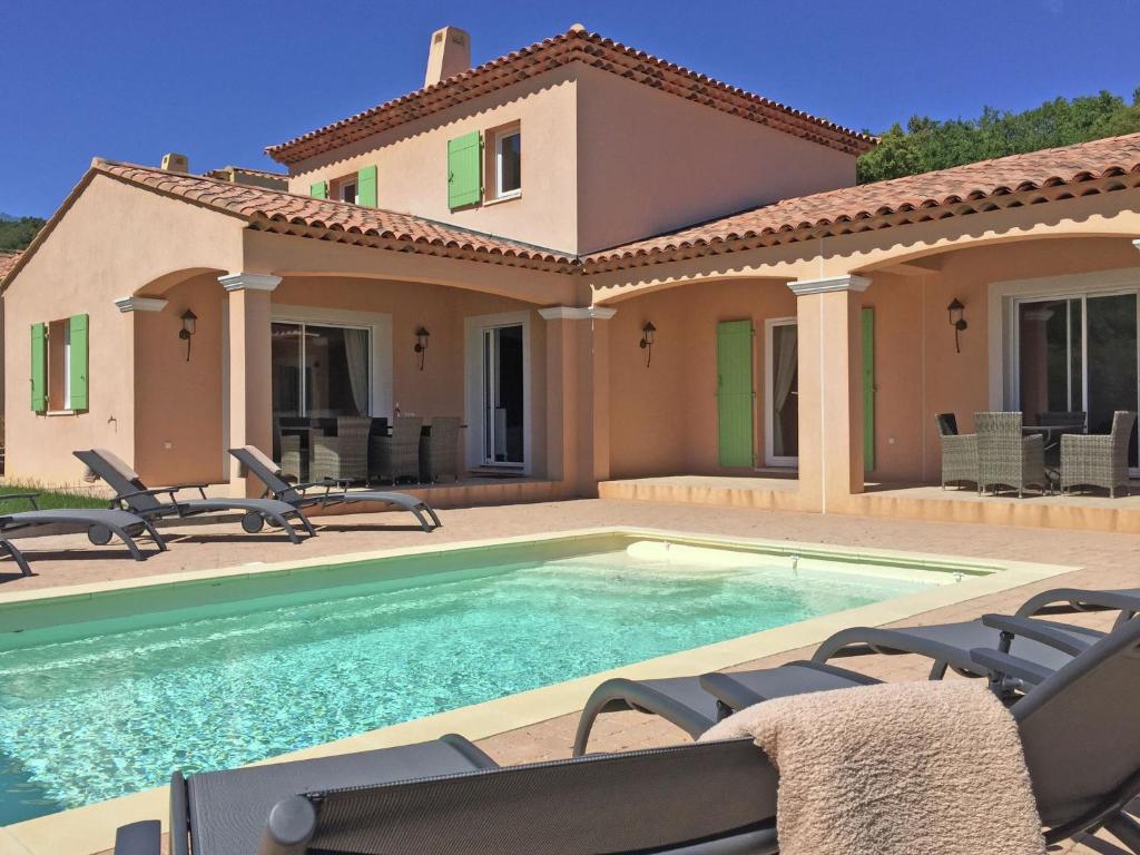 Maison de vacances Quaint Holiday Home in Le Plan de la Tour with Pool , 83120 Emponse