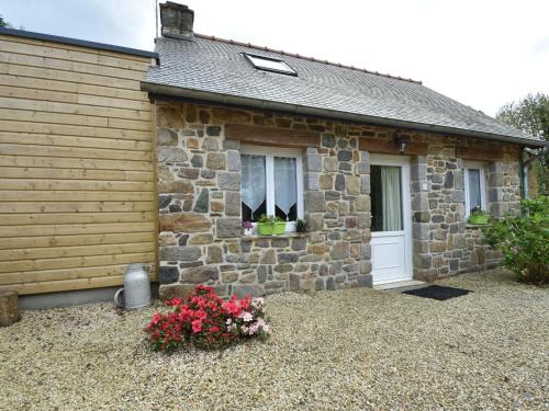 Quaint Holiday Home in Saint Gilles les Bois with Garden Saint-Gilles-les-Bois france