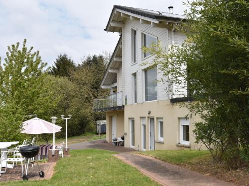 Maison de vacances Quaint Holiday Home in Varsberg with Terrace  Varsberg
