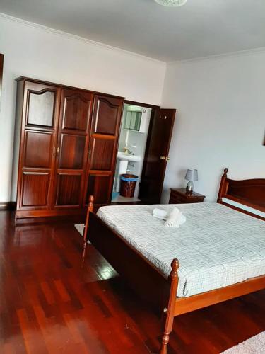 Quarto1 com wc privado e cozinha partilhada Ponta Delgada portugal