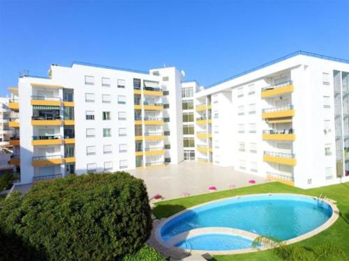 Quiet apartment overlooking the swimming pool Armação de Pêra portugal