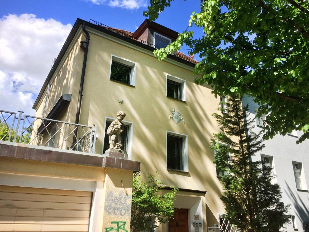 Appartements Quiet apartments in Tempelhof 218 Manfred-von-Richthofen-Straße, 12101 Berlin