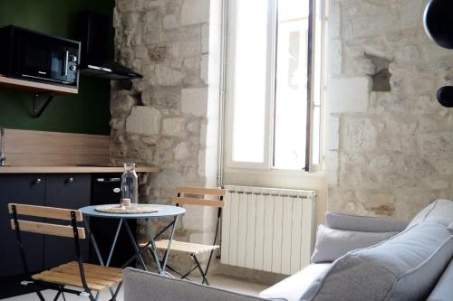 Quiet nest with terrace in the city center Avignon france