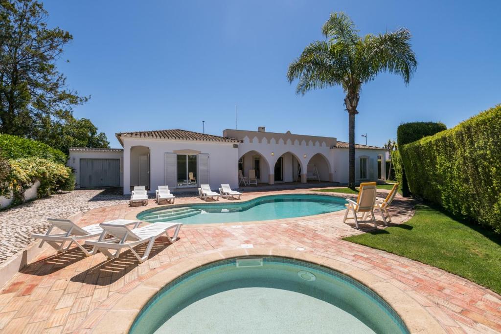 Villa Quinta da Caldeira - Villa com piscina a 5 minutos a pé da praia Estrada da Meia Praia, Urbanização Quinta da Caldeira Lote 1, 8600-315 Lagos