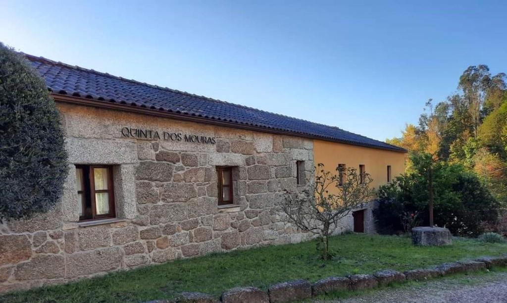 B&B / Chambre d'hôtes Quinta dos Mouras B&B Rua de Carcavelos 608, 4890-392 Rebordões