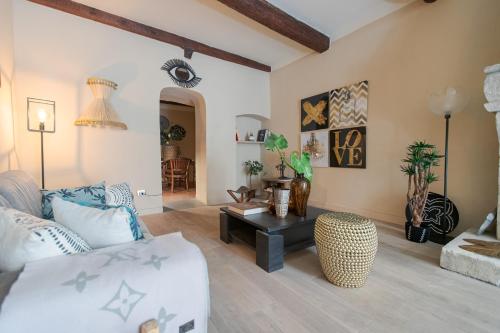 Appartement RARE: 110m² climatisés avec terrasse. 2 Chambres Rue du Portail Neuf Saint-Tropez