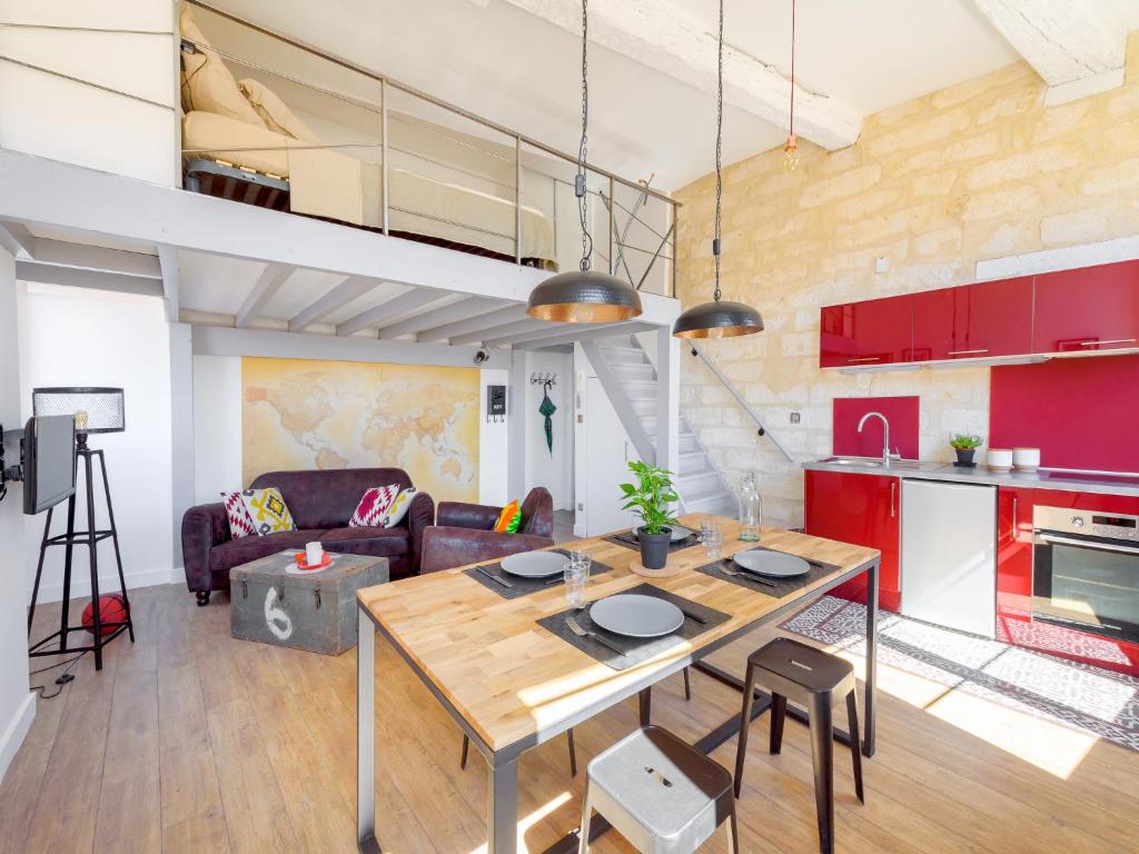 Appartement Rare Loft vue sur les toits - Suites Gaya Centre Historique 6 rue du Bayle, 34000 Montpellier