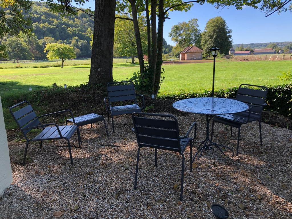 Maison de vacances Ravissant Moulin à Eau Normand situé sur un domaine de 3 Hectares 32 Route de Louviers, 27400 Hondouville