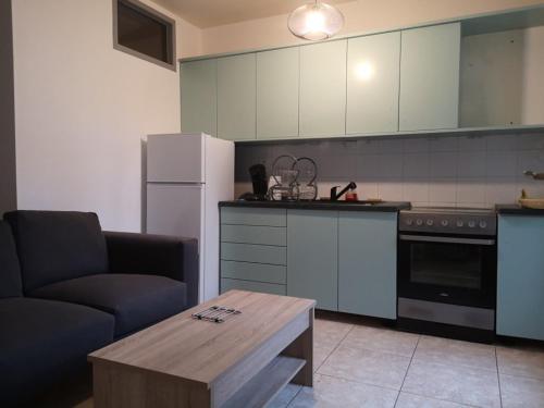 Appartement Ravissant T2 entièrement rénové à 300 m de la gare RDC 32 Rue Michel Roulland Périgueux