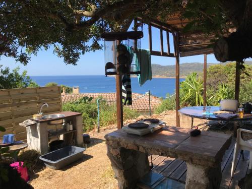 RC d'un Cabanon écologique ile du levant Naturiste Île du Levant france