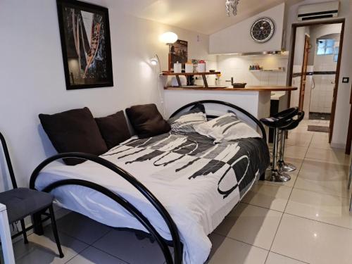Appart'hôtel REDHOUSE Studio Zen REDHOUSE 24 Avenue des acacias \ Roques