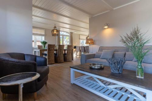 Maison de vacances Reetdachhaus Gaia & Ganymed Reetdachhaus Gaia Schräggeest 9 Ording