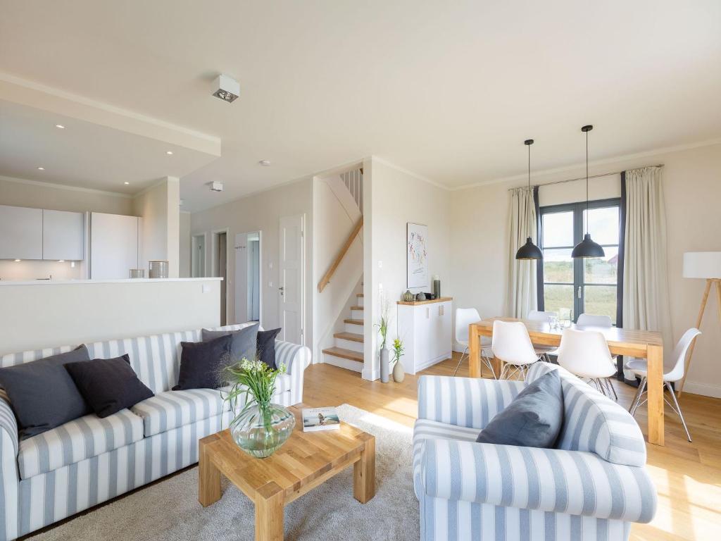 Maison de vacances Reetland am Meer - Premium Reetdachvilla mit 3 Schlafzimmern, Sauna und Kamin E05 Nonnevitz 25 a-b, 18556 Dranske