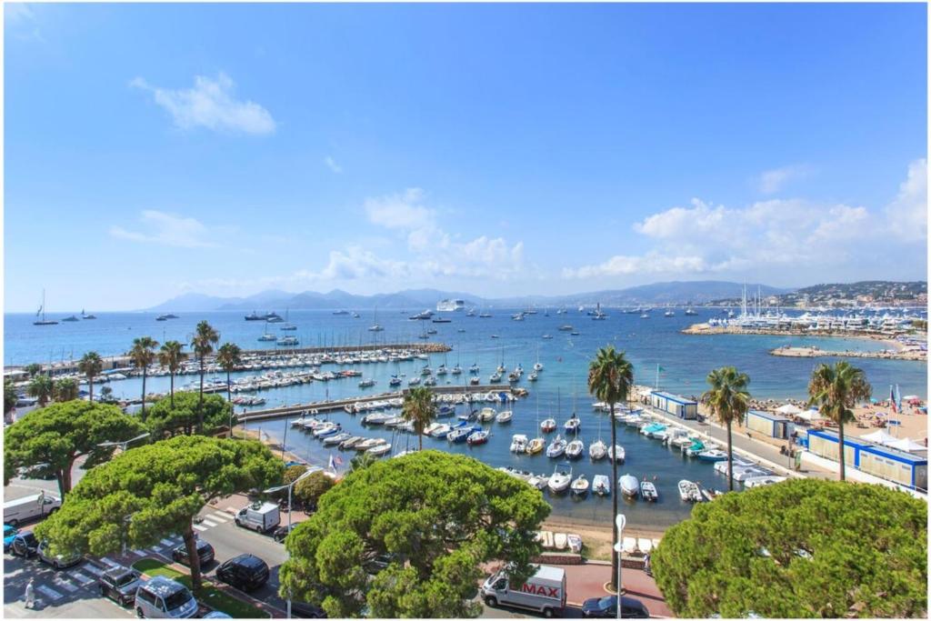 Appartement REF 1229 - Beautiful modern apartment Cannes Croisette 127 Boulevard de la Croisette, 06400 Cannes