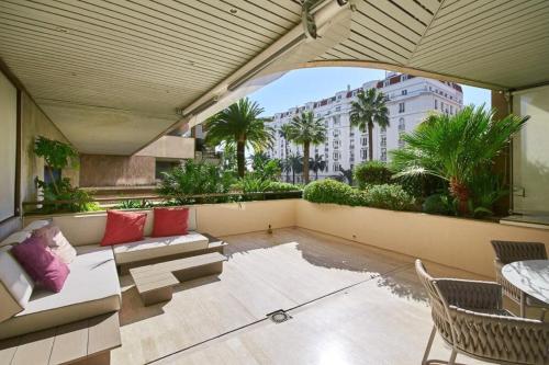 REF 1437 - Superb 1 bedroom apartment Gray d'Albion Cannes france