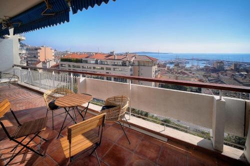 REF 1454 - Renovated 2 bedroom apartment - City center Cannes france