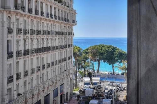 REF 1745 - Cannes City Center - Clear sea view - Renovated studio Cannes france