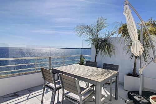 REF 1769 - Penthouse with breathtaking views of the sea and Lerins Islands Cannes france