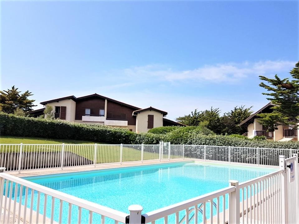 Villa Réf 263, Seignosse océan, Villa Patio classée 3 étoiles avec Wifi à 150m de la plage, en bordure de forêt avec place de parking et piscine commune , 6 pers Avenue Chambrelent, 40510 Seignosse