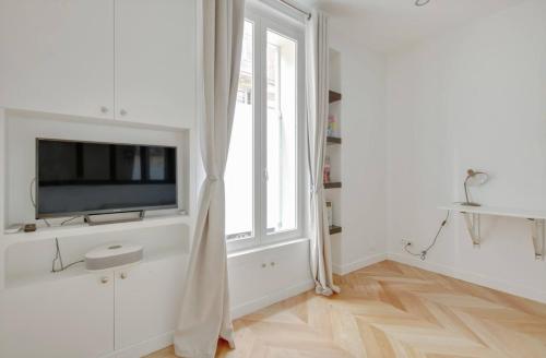 Appartement Refurbished Design Flat -near Champs-Elysées Paris 54 Rue Laugier Paris