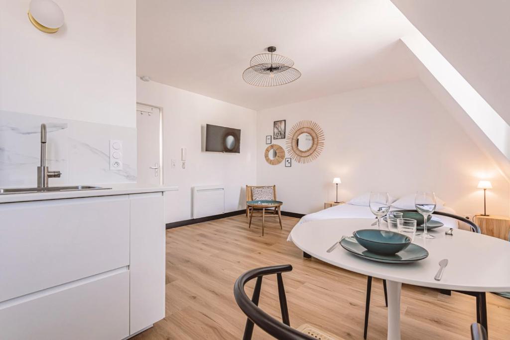 Appartement Reims - Place du Forum - Cathédrale - City Center 15 Rue Nanteuil, 51100 Reims