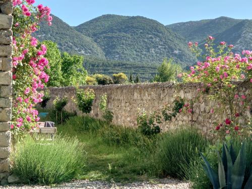 Maison d'hôtes Relais de Laval 33 Avenue du Roussillon Caudiès-de-Fenouillèdes