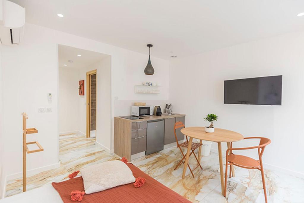 Appartement Renovated Apartment On The Old Port 5 bis Rue Pytheas, 13001 Marseille