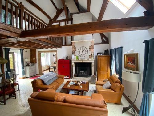 Maison de vacances Renovated Solognote farmhouse, with jacuzzi and wood-fired sauna 1 Voie de la Demalerie Cheverny