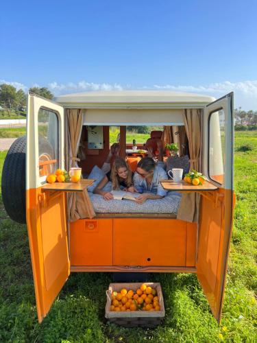 Tente de luxe Rent a BlueClassics 's Campervan combi J9 en Algarve au Portugal 10 Rua dos Operários Conserveiros Portimão