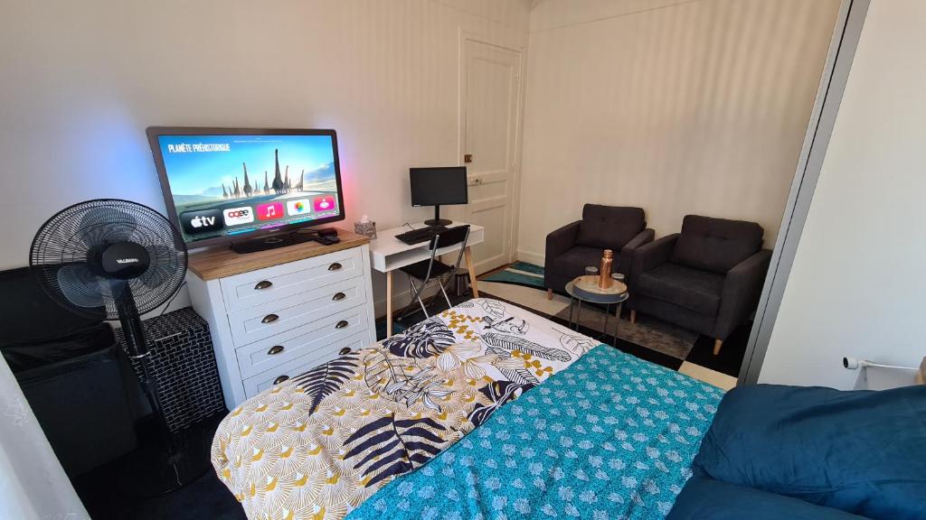 Séjour chez l'habitant Résidence Cosy, chambre privée non mitoyenne avec serrure dans un appartement de 50 m carrés 23 Boulevard Edgar Quinet, 92700 Colombes