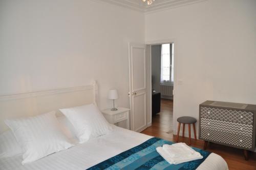 Appartement Résidence du Cygne - Swan Residence - Paris centre 28 rue pierre lescot Paris