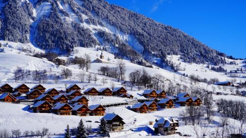 Résidence Goélia Les Chalets des Ecourts Saint-Jean-dʼArves france