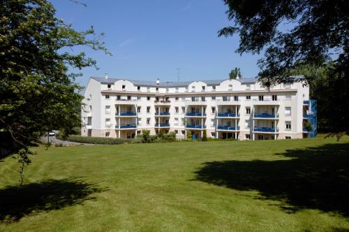 Residence Hotel Les Ducs De Chevreuse Hébergement, Repas & PDJ Chevreuse france